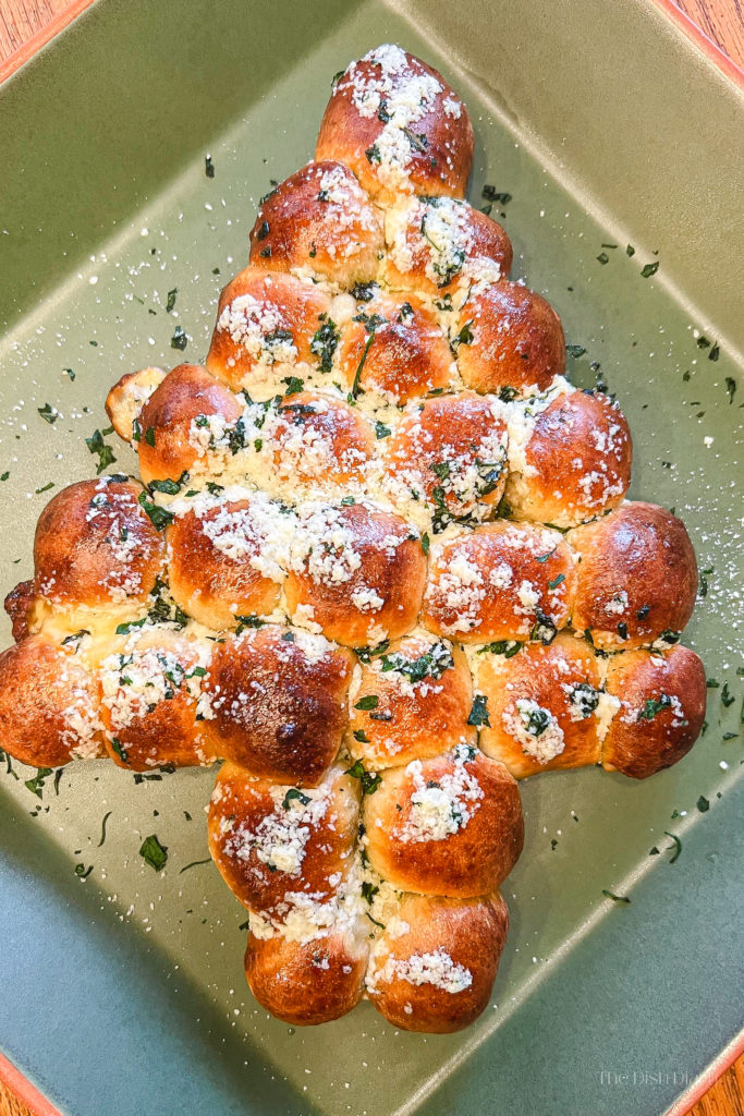 Cheesy Pull Apart Christmas Tree Bread